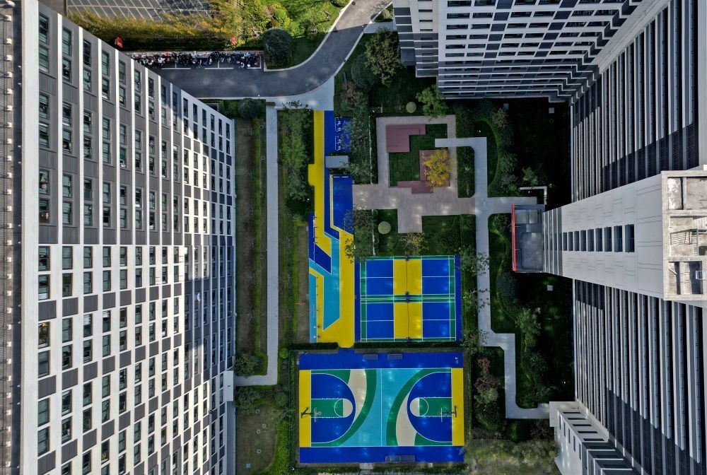 社區(qū)內(nèi)的運動場地設(shè)施（無人機照片）。