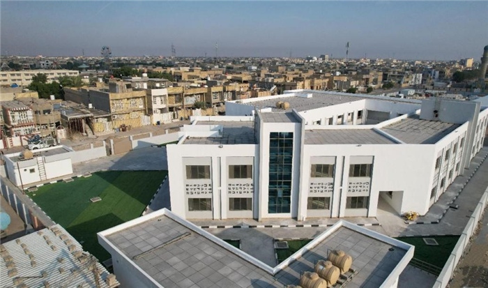 已經(jīng)完工的伊拉克瓦西特省第20號(hào)學(xué)校。該學(xué)校為合院式全功能建筑，包括教學(xué)樓，圖書室，實(shí)驗(yàn)室，保衛(wèi)室等。 趙沖攝