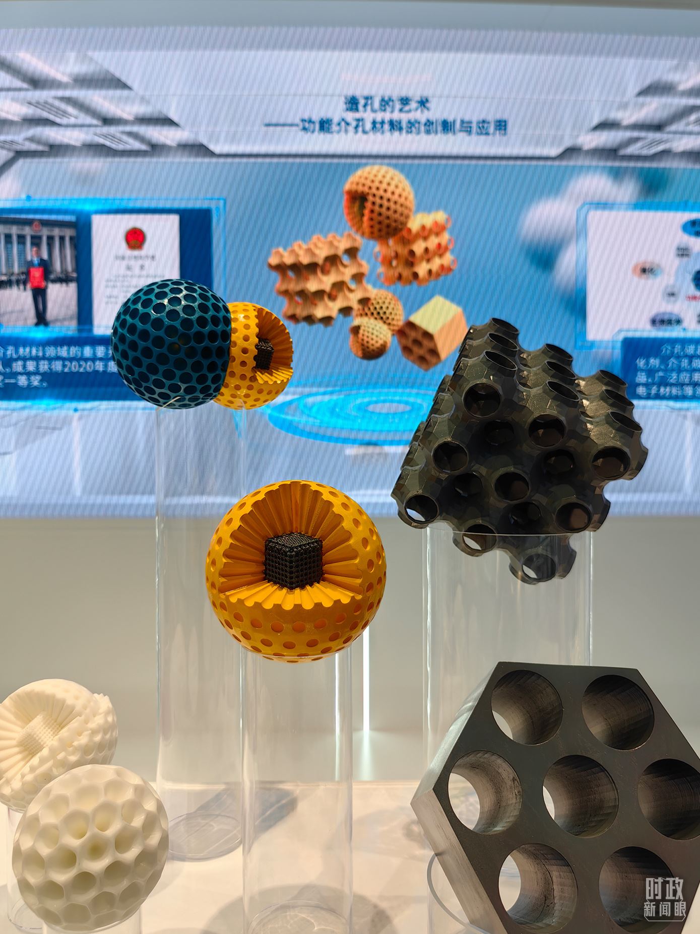 △上?？萍紕?chuàng)新成果展。（總臺央視記者段德文拍攝）