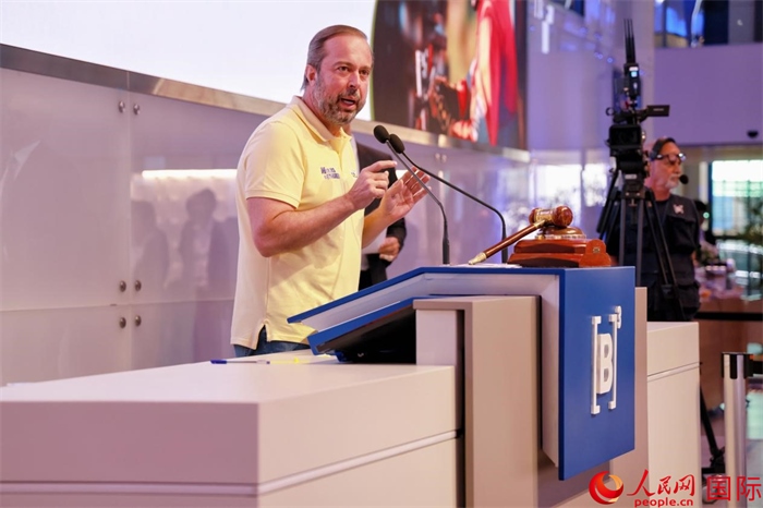 巴西礦產(chǎn)和能源部部長亞歷山大·西爾維拉發(fā)表致辭。人民網(wǎng)記者 宋亦然攝