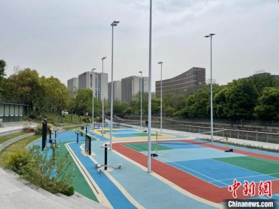 杭州余杭區(qū)一嵌入式體育場地。張煜歡 攝