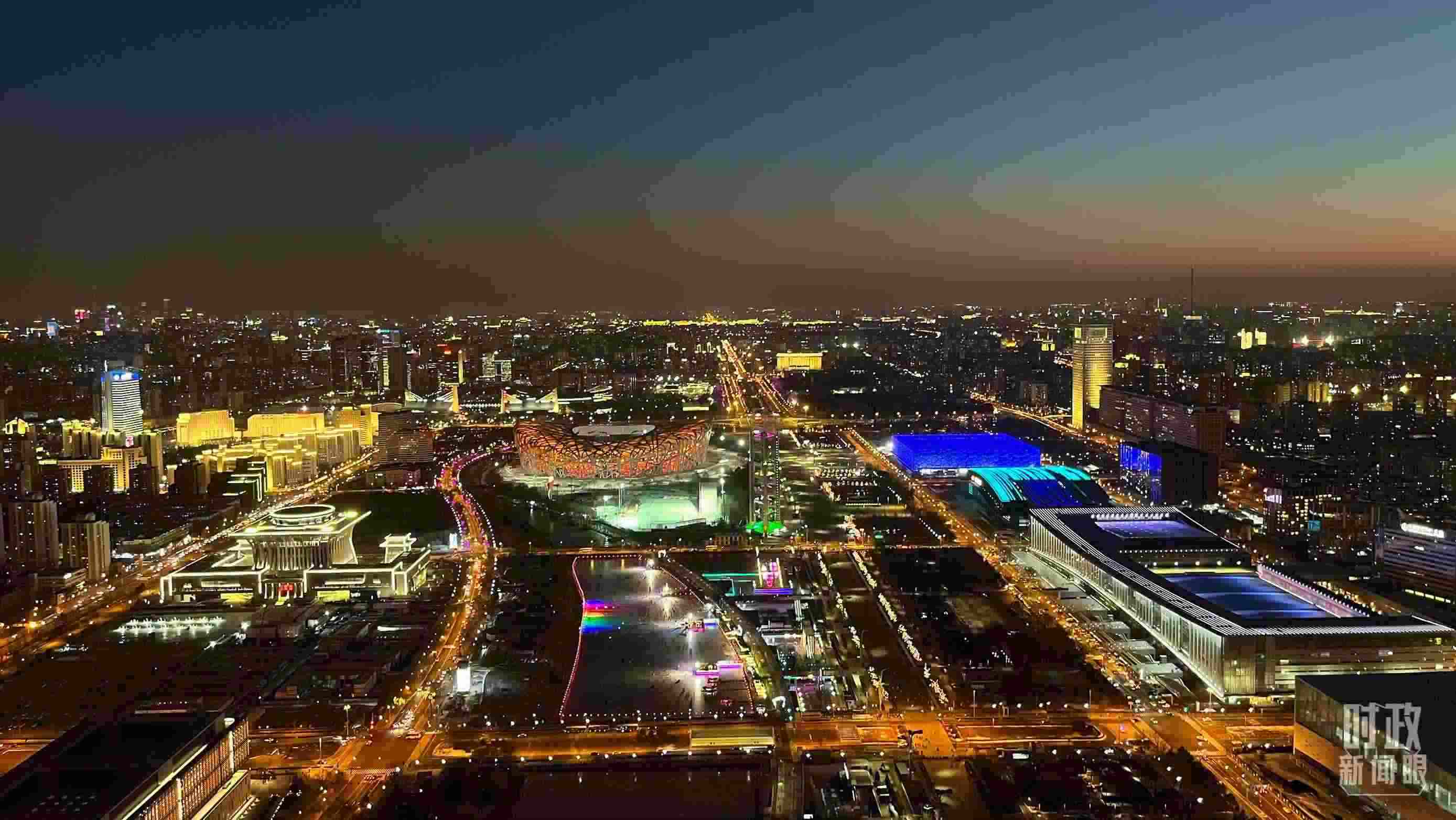 △2023年12月31日，從北京奧林匹克塔俯拍北京城區(qū)。（總臺(tái)央視記者金雨秋拍攝）