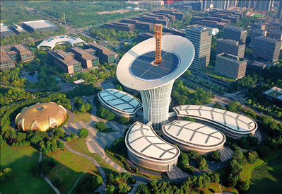 位于武漢光谷未來(lái)科技城的武漢新能源研究院大樓（2022年7月9日攝）。程敏攝/本刊