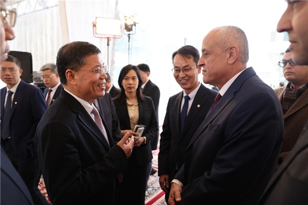 李永明同埃及住房部副部長(zhǎng)會(huì)談交流。主辦方供圖