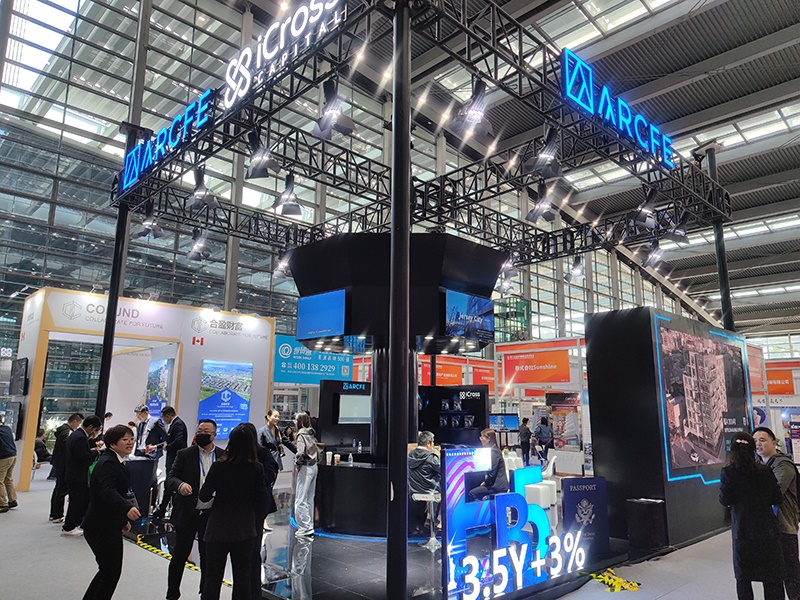 2023年12月16日，第十七屆深圳國際金融博覽會在深圳會展中心開幕，近300家金融機構和企業(yè)攜手多款金融產(chǎn)品集中亮相。