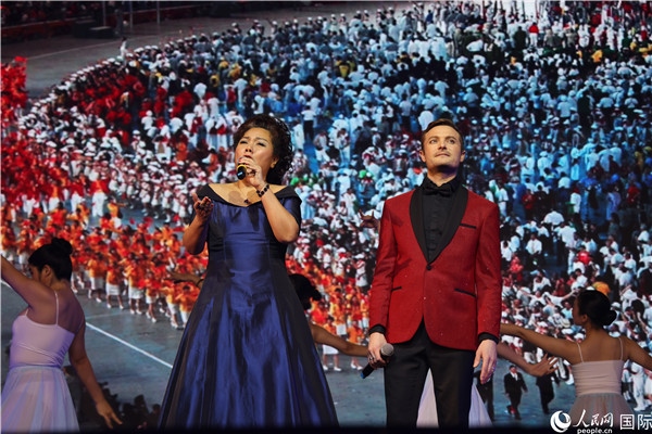 圖為中法藝術家聯(lián)袂演唱《我和你》。人民網記者 尚凱元攝