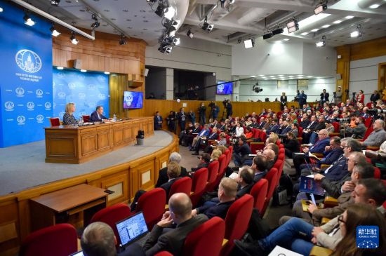 1月18日，在俄羅斯首都莫斯科，俄羅斯外長(zhǎng)拉夫羅夫回答記者提問(wèn)。新華社發(fā)（亞歷山大攝）