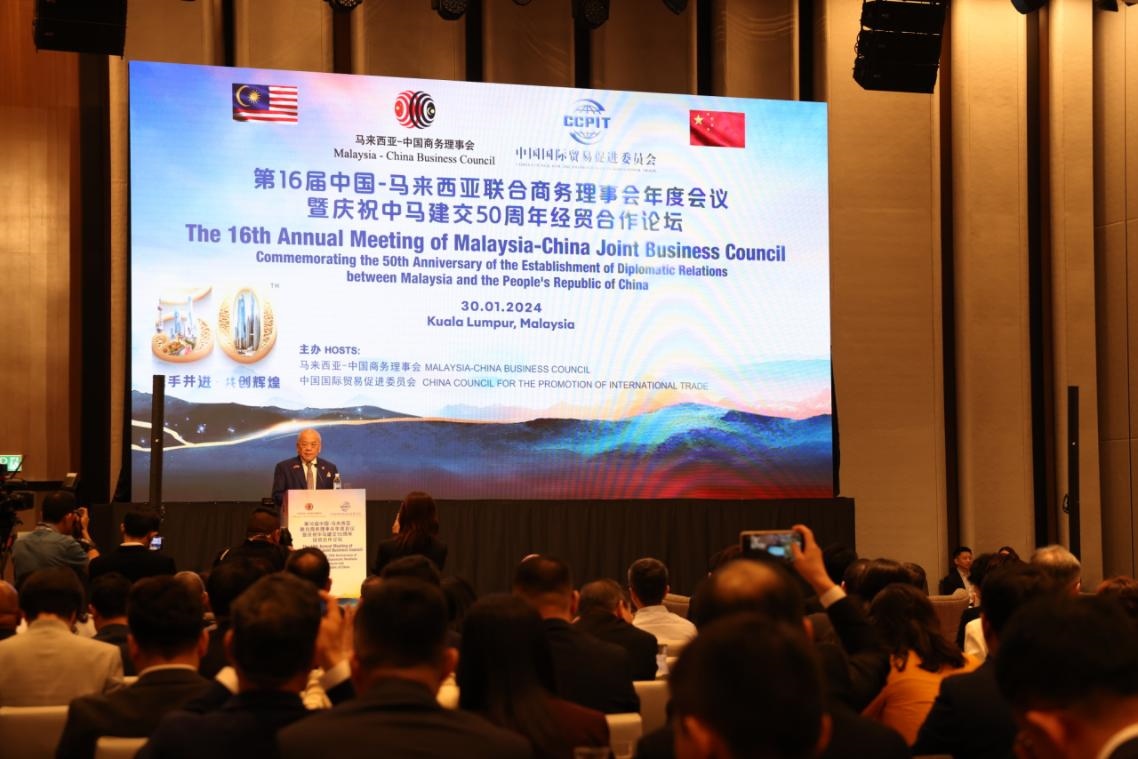 活動(dòng)現(xiàn)場(chǎng)，馬中商務(wù)理事會(huì)執(zhí)行委員會(huì)主席吳添泉致開幕辭。人民網(wǎng)記者 楊一攝