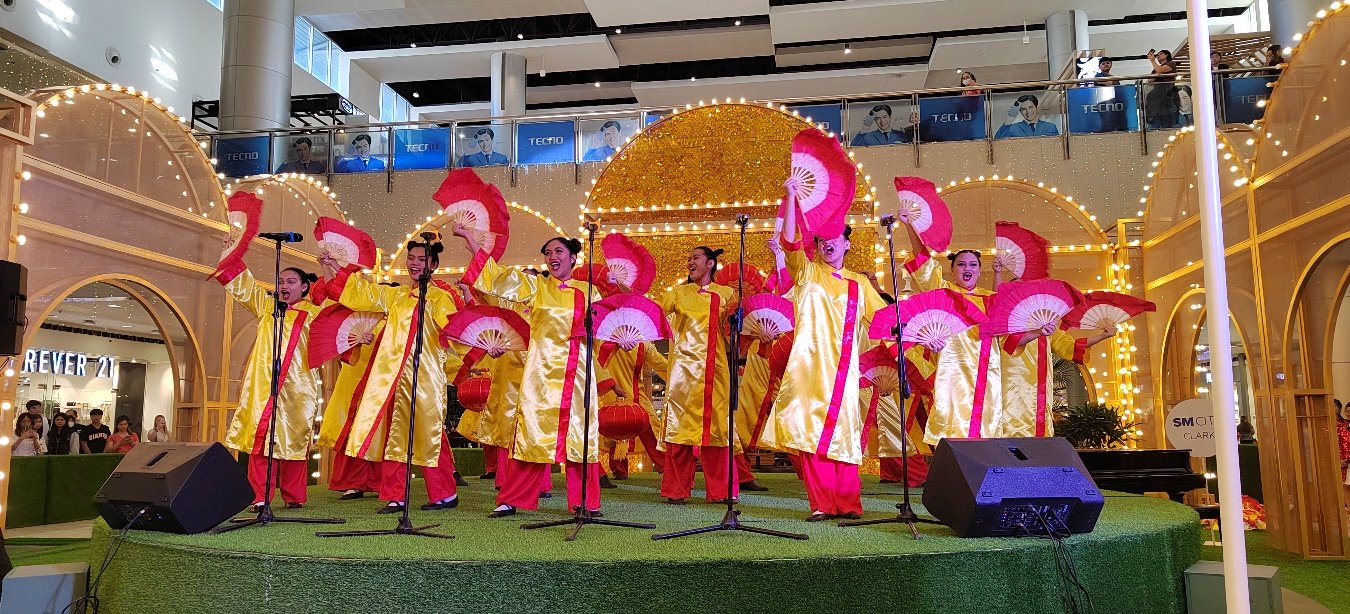 開幕式上活力四射的文藝節(jié)目引得觀眾陣陣喝彩。紅溪禮示大學(xué)孔子學(xué)院 供圖