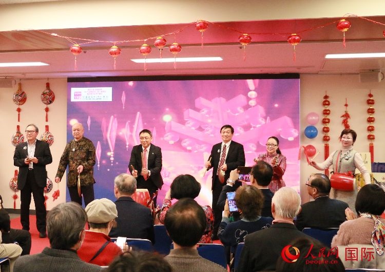 打擊樂合奏《春節(jié)序曲》。人民網(wǎng) 許可攝