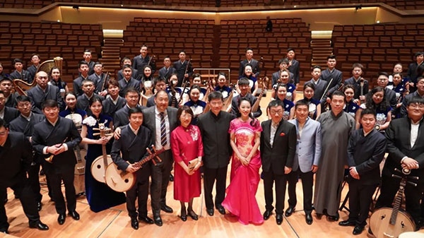 “”天地永樂(lè)·中國(guó)節(jié)“”音樂(lè)會(huì)演出人員合影。中國(guó)駐德國(guó)大使館供圖