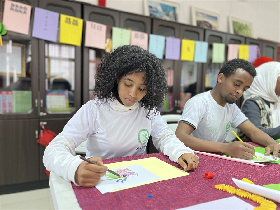 亞的斯亞貝巴大學(xué)孔子學(xué)院“網(wǎng)絡(luò)中國節(jié)·元宵”主題文化體驗(yàn)活動(dòng)現(xiàn)場。亞的斯亞貝巴大學(xué)孔子學(xué)院供圖