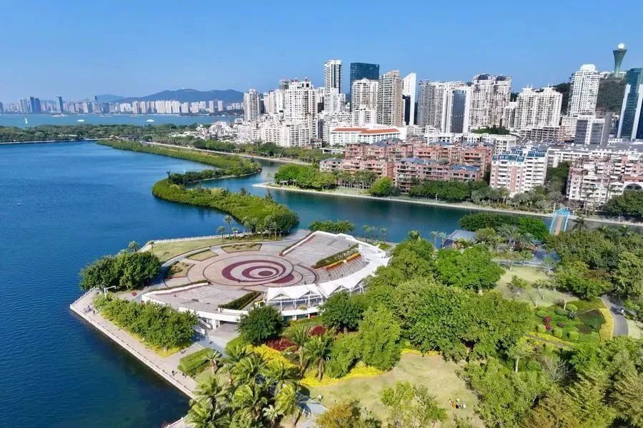 △1月24日，廈門(mén)筼筜湖白鷺洲公園及周邊城市景觀。