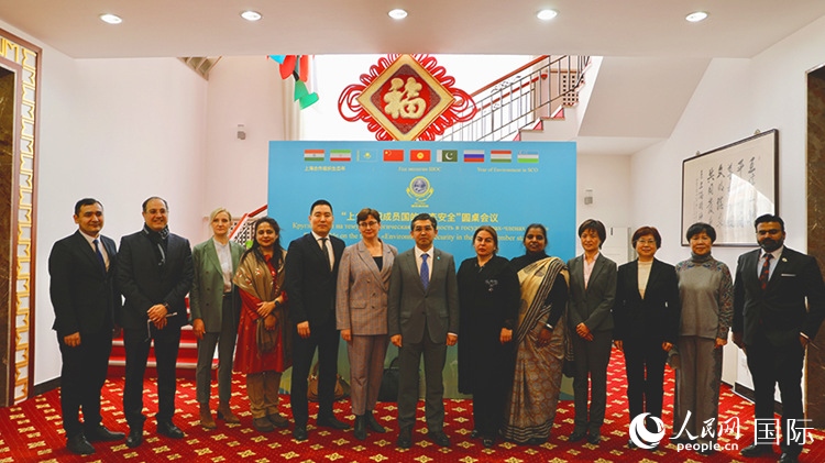 2月26日，“上海合作組織成員國(guó)生態(tài)安全”圓桌會(huì)議在北京舉行。 人民網(wǎng) 阿爾達(dá)克攝