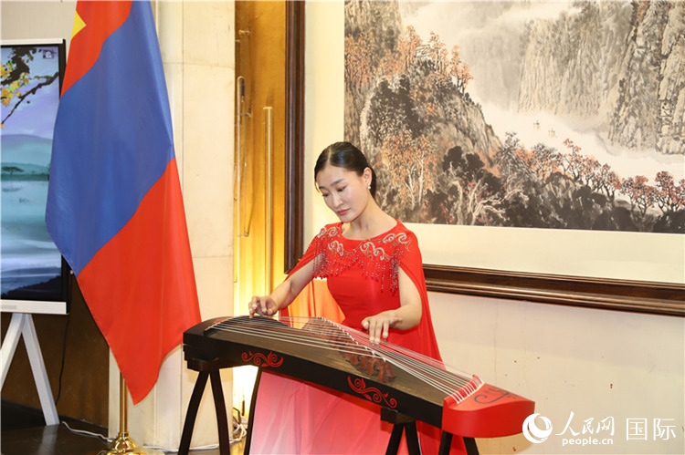 古箏表演。人民網(wǎng)記者 霍文攝