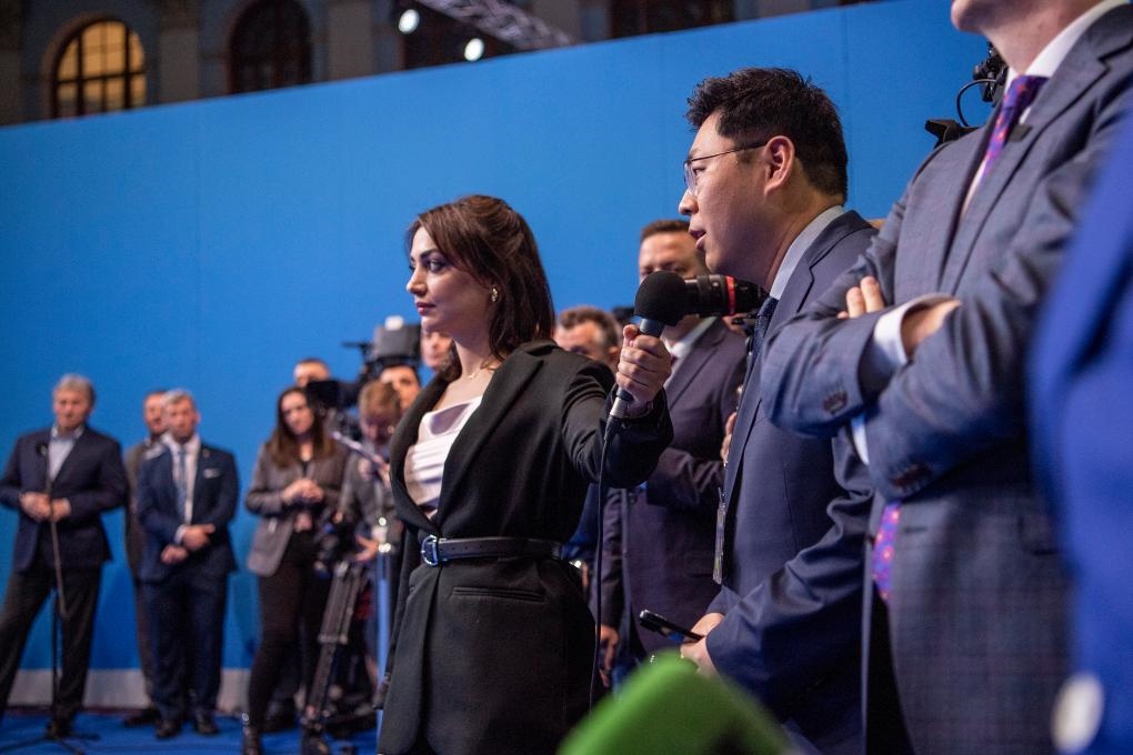 3月18日，在俄羅斯首都莫斯科，新華社記者向俄總統(tǒng)普京提問(wèn)。新華社記者曹陽(yáng)攝