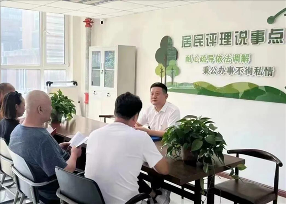 村（居）民評理說事點調(diào)解矛盾糾紛。遼寧省司法廳供圖