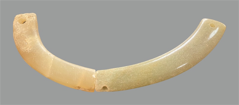 馬家浜文化晚期玉璜。中國文物報社供圖