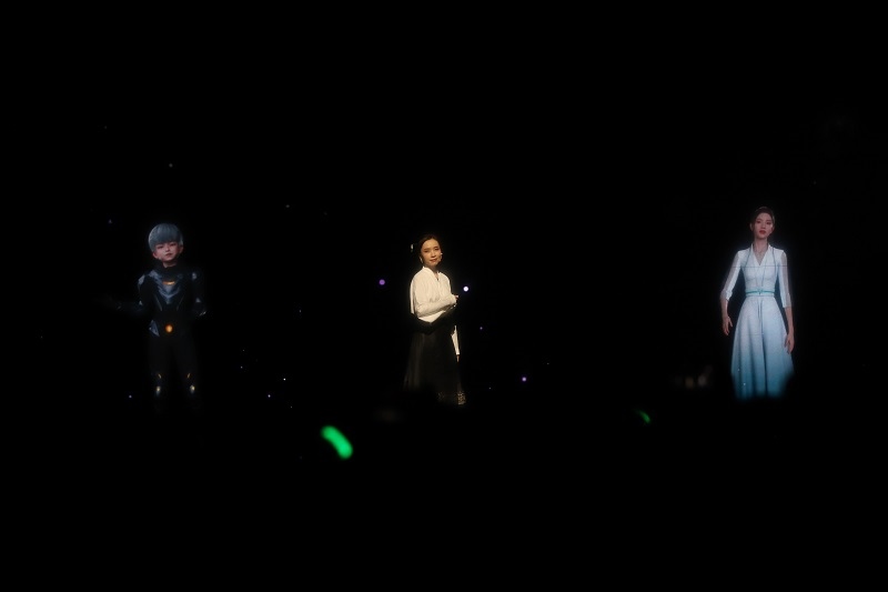 開場(chǎng)節(jié)目表演《彩云之南》。圖片來源：人民視頻