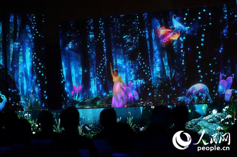 原創(chuàng)舞蹈《萬物有靈》。人民網(wǎng)記者 李發(fā)興攝