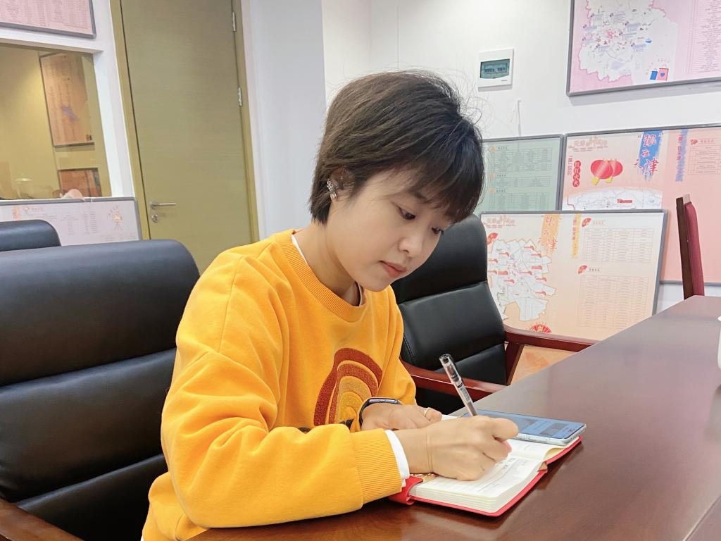 武麗潔在工作中。新華社發(fā)