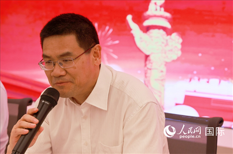 北京海外聯(lián)誼會(huì)會(huì)長(zhǎng)楊晉柏在座談會(huì)上致辭。人民網(wǎng)記者 陳海琪攝