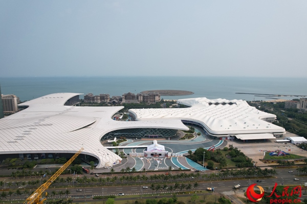 航拍第四屆消博會(huì)主會(huì)場(chǎng)。人民網(wǎng)記者 孟凡盛攝