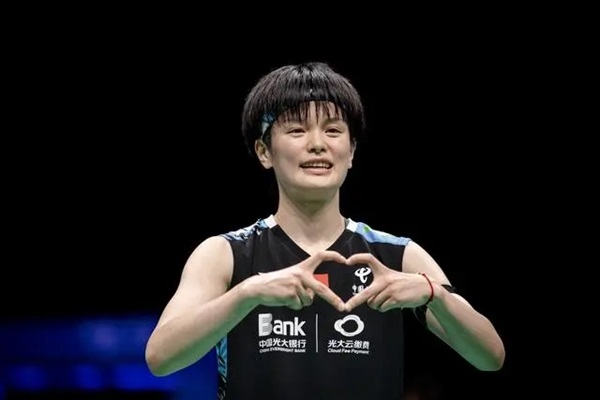 4月14日，王祉怡在奪冠后慶祝。新華社記者 江漢攝