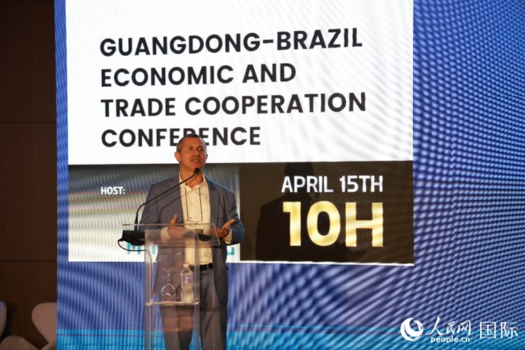 巴西里約州能源和海洋經(jīng)濟(jì)部國(guó)務(wù)秘書(shū)費(fèi)利佩·佩肖托在推介會(huì)上致辭。人民網(wǎng)記者 陳海琪攝