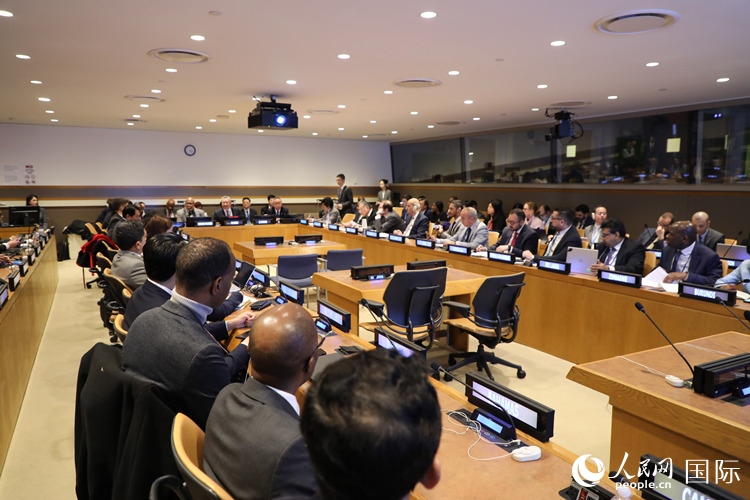40多國常駐代表、副代表以及聯(lián)合國工發(fā)組織、糧農(nóng)組織、區(qū)域經(jīng)委會、南南合作辦公室等聯(lián)合國機構(gòu)官員等100多人參加全球發(fā)展倡議之友小組高級別會議。 人民網(wǎng)記者 李志偉攝