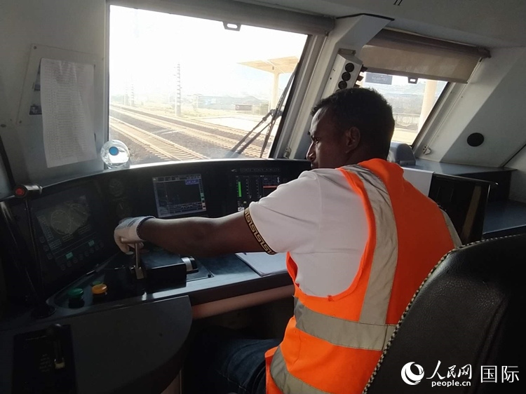 火車司機索博卡。人民網記者 黃培昭攝
