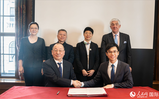 活動簽約現(xiàn)場。實(shí)習(xí)生 劉船攝