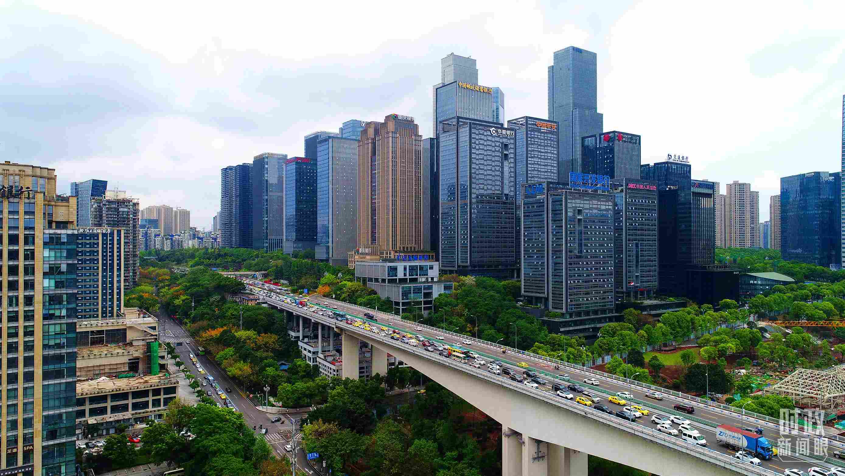 △重慶市數(shù)字化城市運(yùn)行和治理中心。（總臺(tái)記者于濱拍攝）