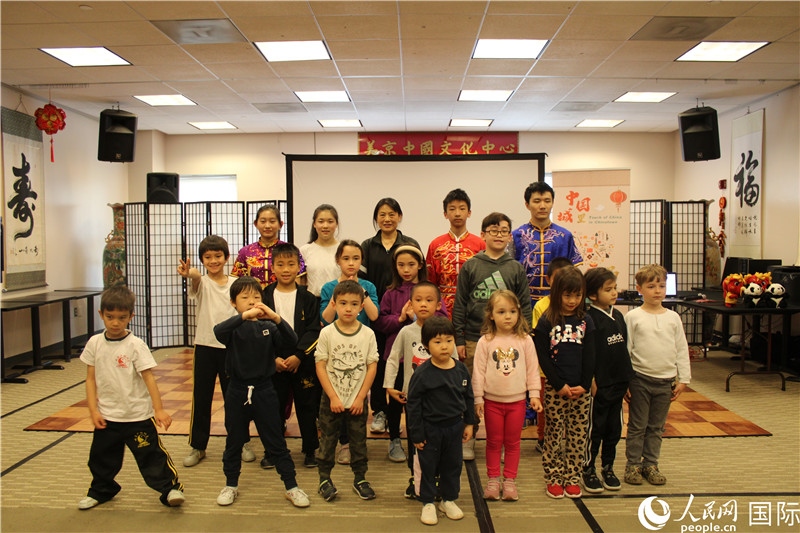 2、此次活動(dòng)是在美京中國(guó)文化中心舉辦的“中國(guó)城里品中國(guó)”系列文化活動(dòng)之一。 伊莎貝爾·羅德里格斯攝