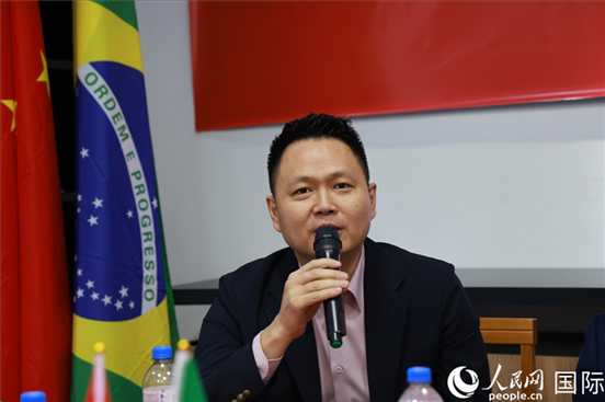 中國駐里約熱內(nèi)盧總領(lǐng)館副總領(lǐng)事王尉育在座談會上致辭。人民網(wǎng)記者 陳海琪攝