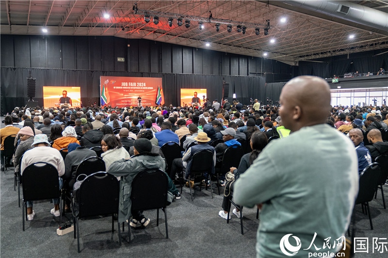 2024年中資企業(yè)招聘大會(huì)現(xiàn)場(chǎng)。 人民網(wǎng) 希拉茲攝