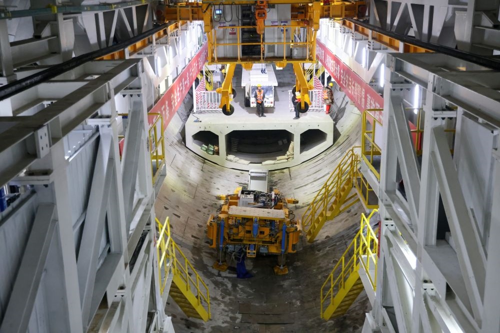 2024年2月16日，中鐵十四局集團(tuán)的建設(shè)者在京唐城際鐵路運(yùn)潮減河隧道施工。新華社記者 邢廣利 攝