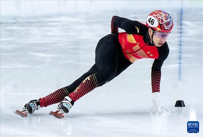 2024年2月18日，第十四屆全國冬季運動會短道速滑（公開組）男子1000米決賽，孫龍奪得冠軍，圖為吉林隊選手孫龍在比賽中。新華社記者 李博 攝