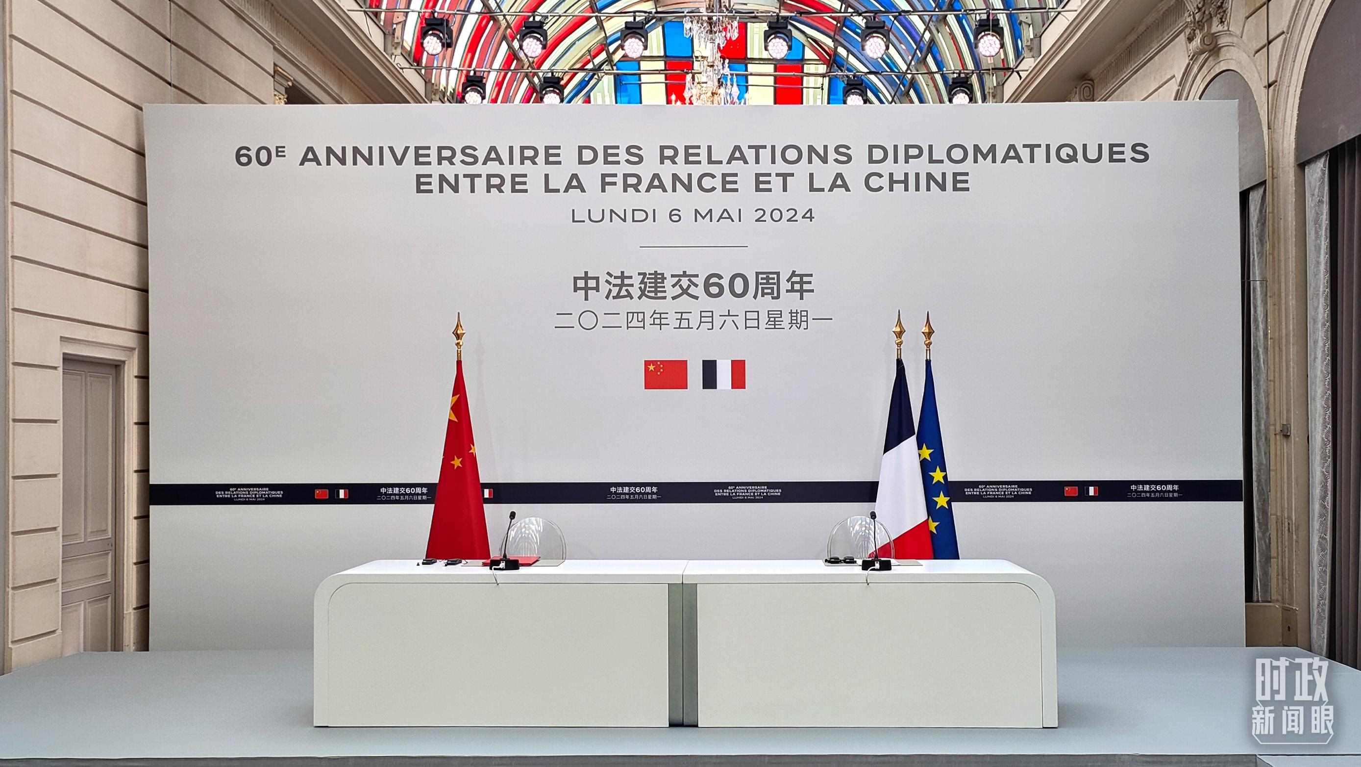 △習(xí)主席在巴黎愛麗舍宮同馬克龍總統(tǒng)會(huì)談后共同會(huì)見記者，這是會(huì)見開始前的現(xiàn)場(chǎng)。（總臺(tái)央廣記者劉會(huì)民拍攝）