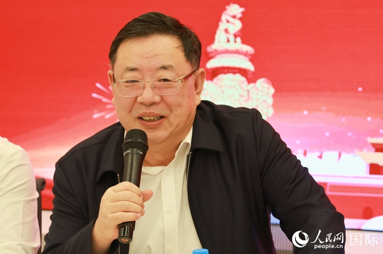 山東省泰安市委書記、市人大常委會(huì)主任楊洪濤在座談會(huì)上致辭。人民網(wǎng)記者 陳海琪攝