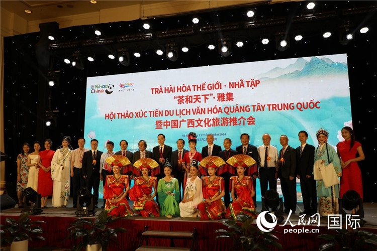 中越兩國嘉賓合影留念。人民網(wǎng)記者楊曄攝