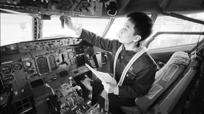  學生在西航職院實訓基地培訓。 王禹涵攝