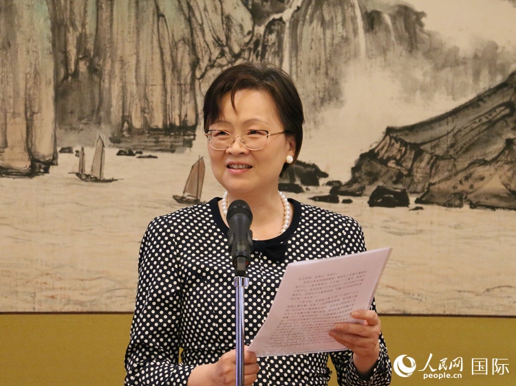 大使夫人丁玥致辭。人民網 許可攝