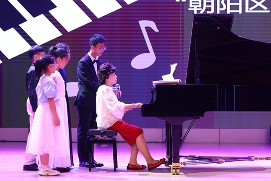 鮑蕙蕎擔(dān)任指導(dǎo)。通過(guò)專家的點(diǎn)評(píng)