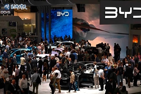 中國新能源汽車亮相德國車展，引發(fā)圍觀