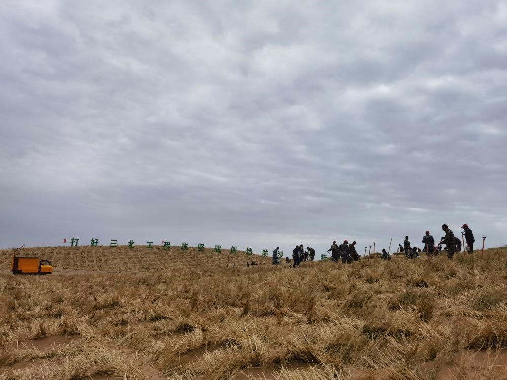 △2023年9月23日，河西走廊—塔克拉瑪干沙漠邊緣阻擊戰(zhàn)在甘肅武威市民勤縣正式啟動(dòng)。