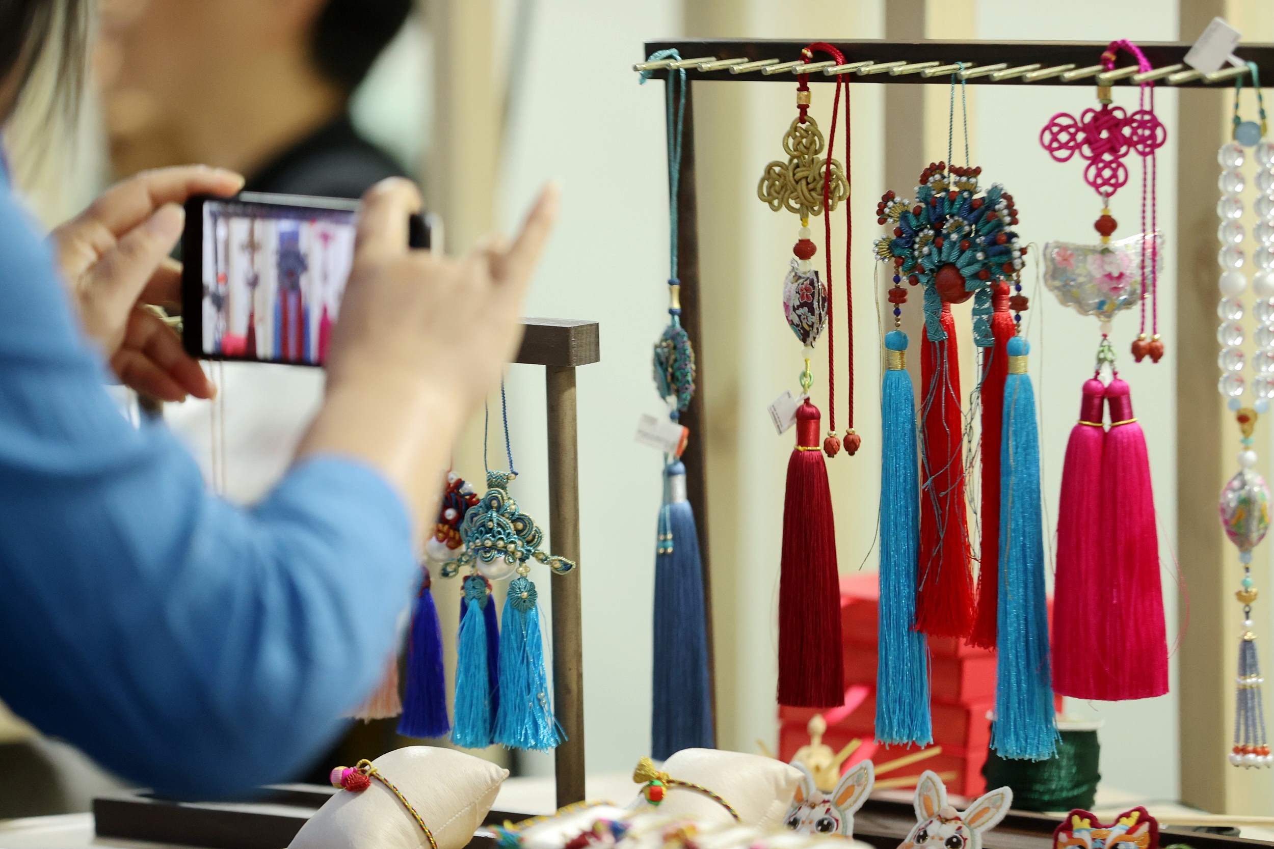 浙江湖州:多彩非遺文化展迎接文化和自然遺產日(圖片來源:視覺中國)