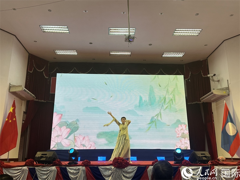 圖片：老撾選手參加第二十三屆漢語橋世界大學(xué)生中文比賽老撾賽區(qū)決賽。孫廣勇攝