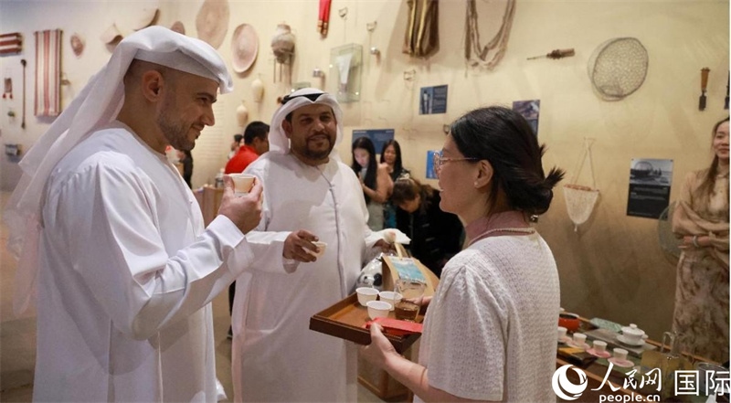 品茶交流。人民網(wǎng)記者 管克江攝