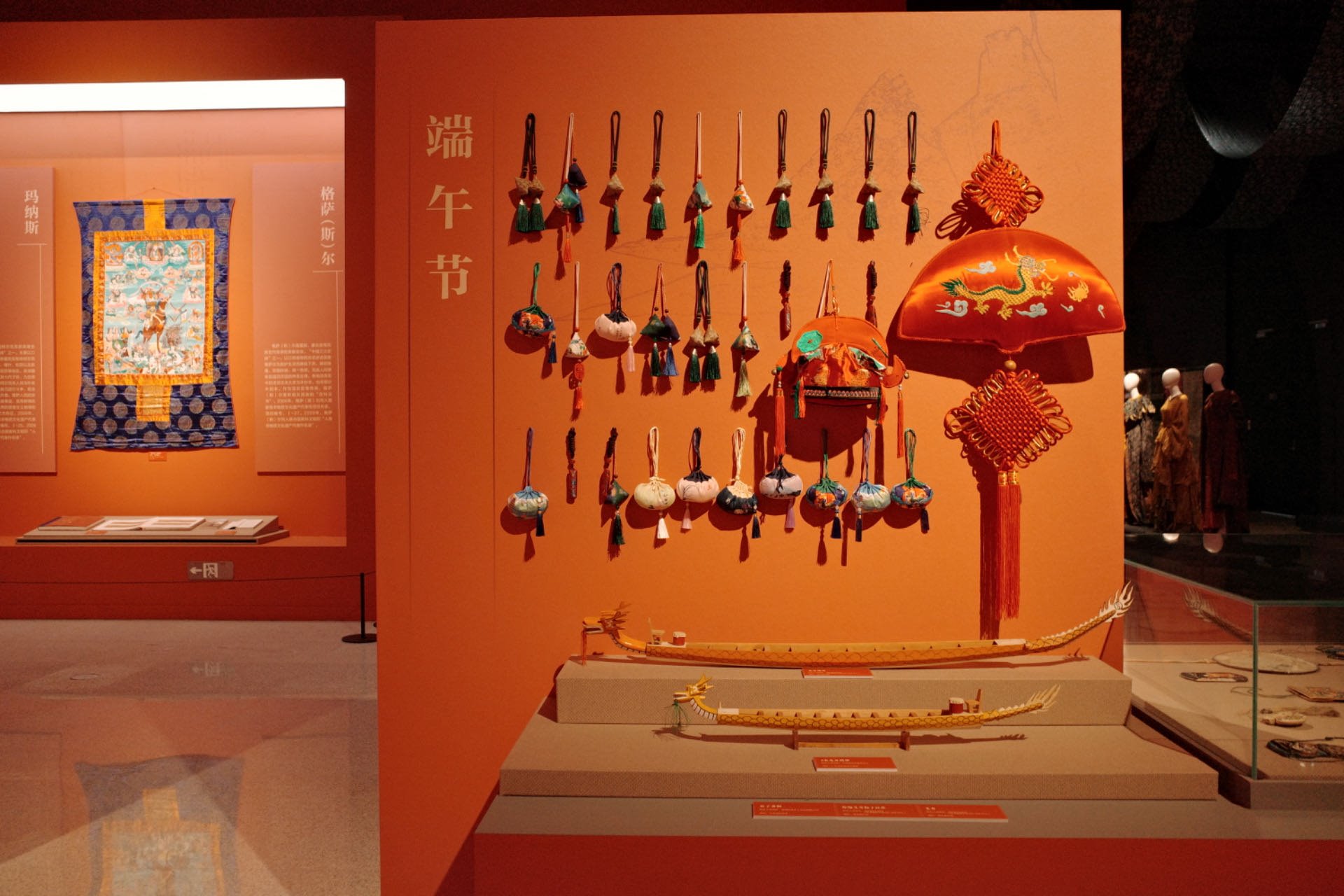 “氣象萬(wàn)千——中國(guó)非遺保護(hù)實(shí)踐主題展”展示了端午節(jié)主題的非遺。人民網(wǎng)記者 劉微攝